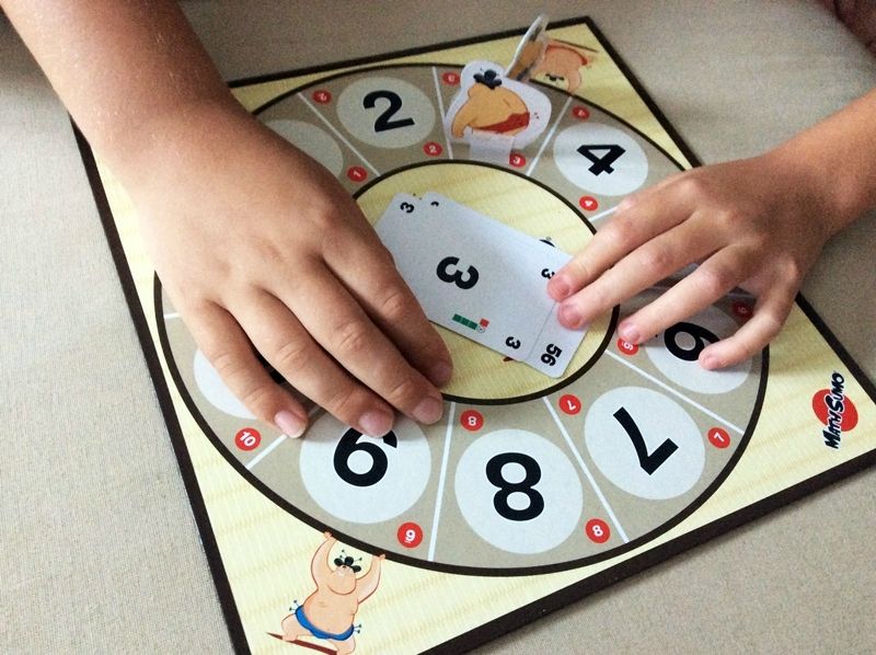 Il parait que le calcul-ardoise c'est dépassé ... Place aux jeux pour calculer dans la classe de Sylvie Hanot